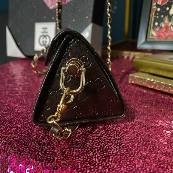 Gucci eyeglass case with gold chain - Picture 2 of 3